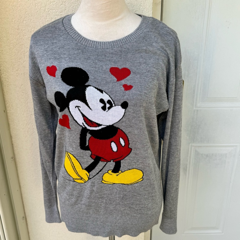 DISNEY. MICKEY MOUSE. Women's Grey Sweater. Size Large. Pullover.‎ Round Neck.